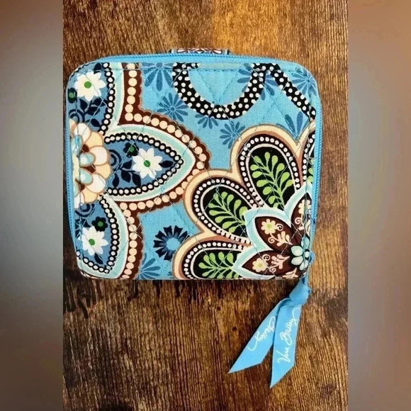 Vera Bradley | ladies bifold wallet - Picture 11 of 11